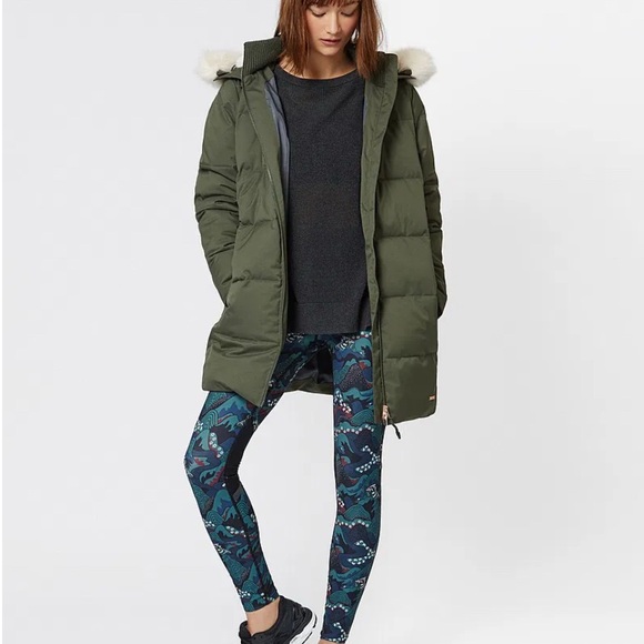 Sweaty Betty Jackets & Blazers - Sweaty Betty Olive Green Puffer Coat size small